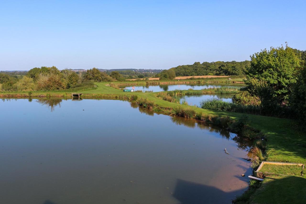 Bransford Farm Fishery & B & B Exteriör bild