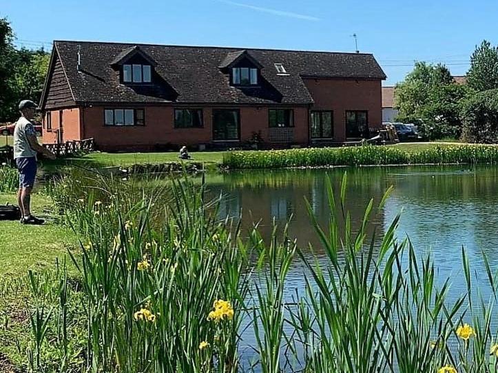 Bransford Farm Fishery & B & B Exteriör bild