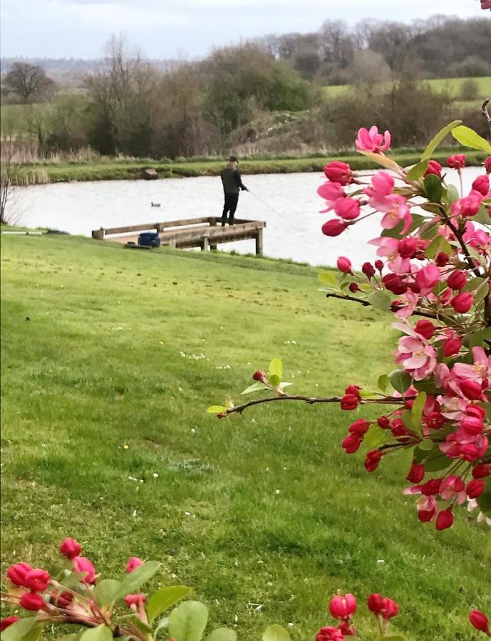 Bransford Farm Fishery & B & B Exteriör bild